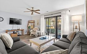 30C Gcr- Updated Poolside Paradise
